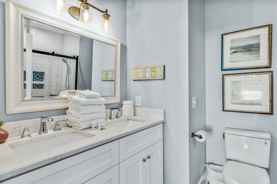 Queen room 1 bathroom with double vanity